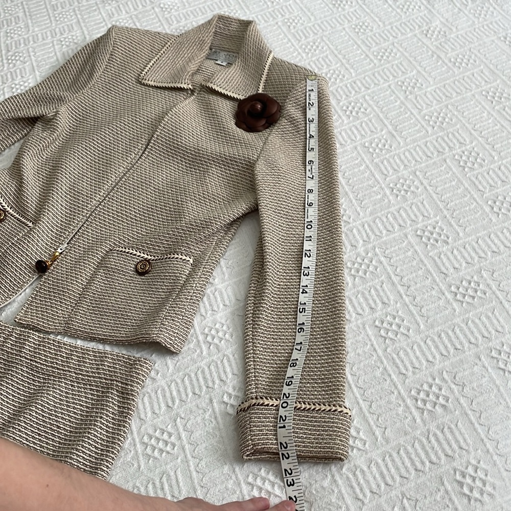 ST. JOHN Elegant Cream Women's Jacket & Skirt Set - Picture 10 of 16